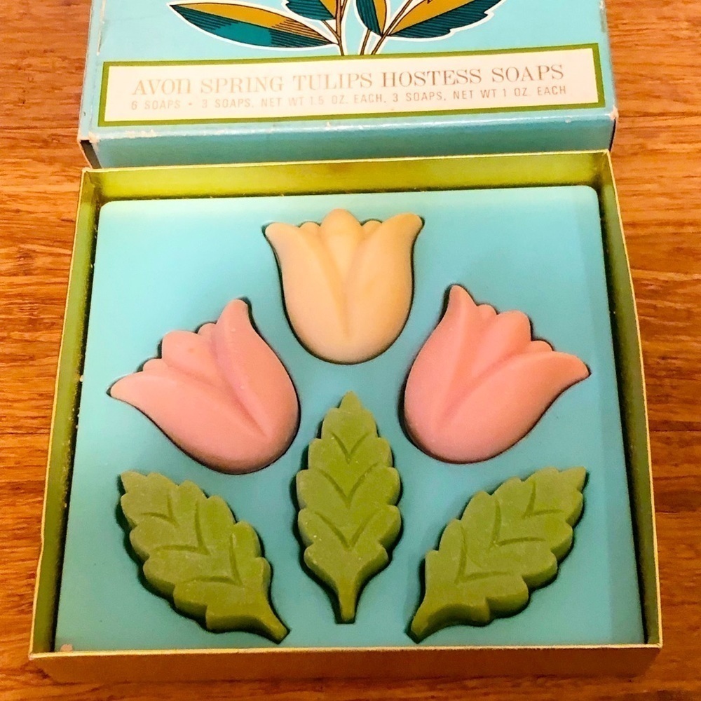 New in Box Vintage Avon Spring Hostess Soaps white and pink tulips. 6 soaps. - Picture 9 of 13